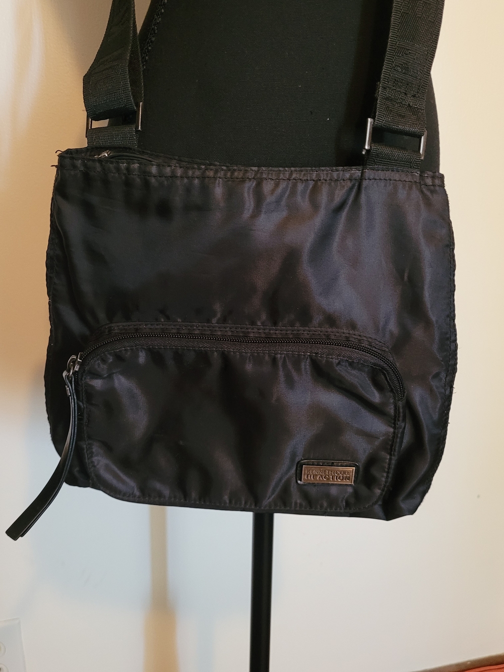 Kenneth Cole Reaction Black Nylon Messenger Crossbody Shoulder Bag Unisex
